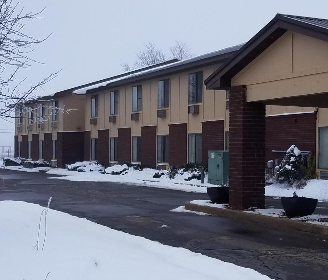 Amerivu Inn And Suites Shawano Wi Eksteriør bilde