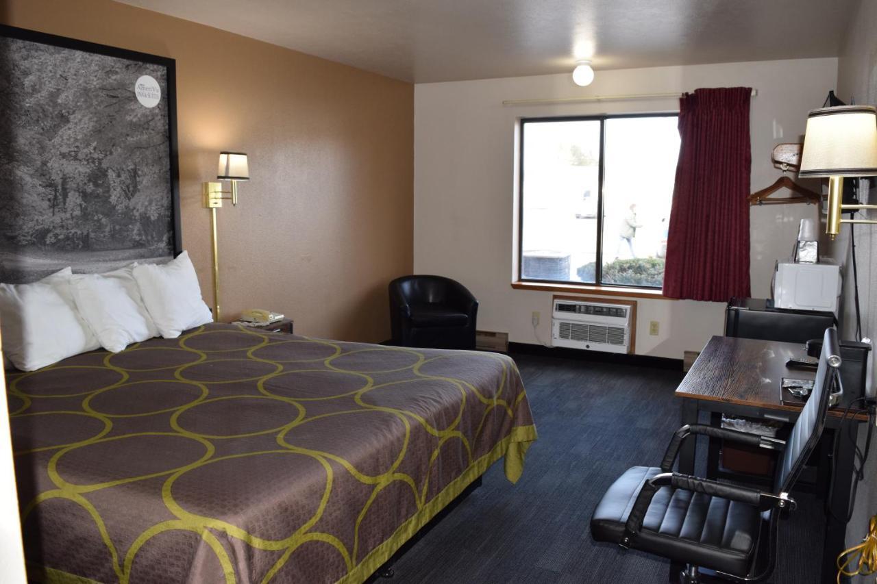 Amerivu Inn And Suites Shawano Wi Eksteriør bilde