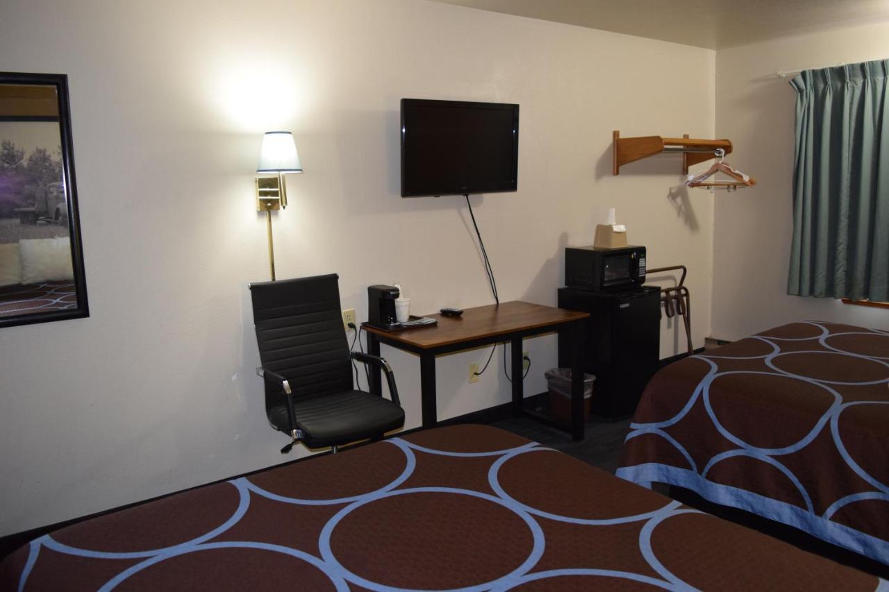 Amerivu Inn And Suites Shawano Wi Eksteriør bilde