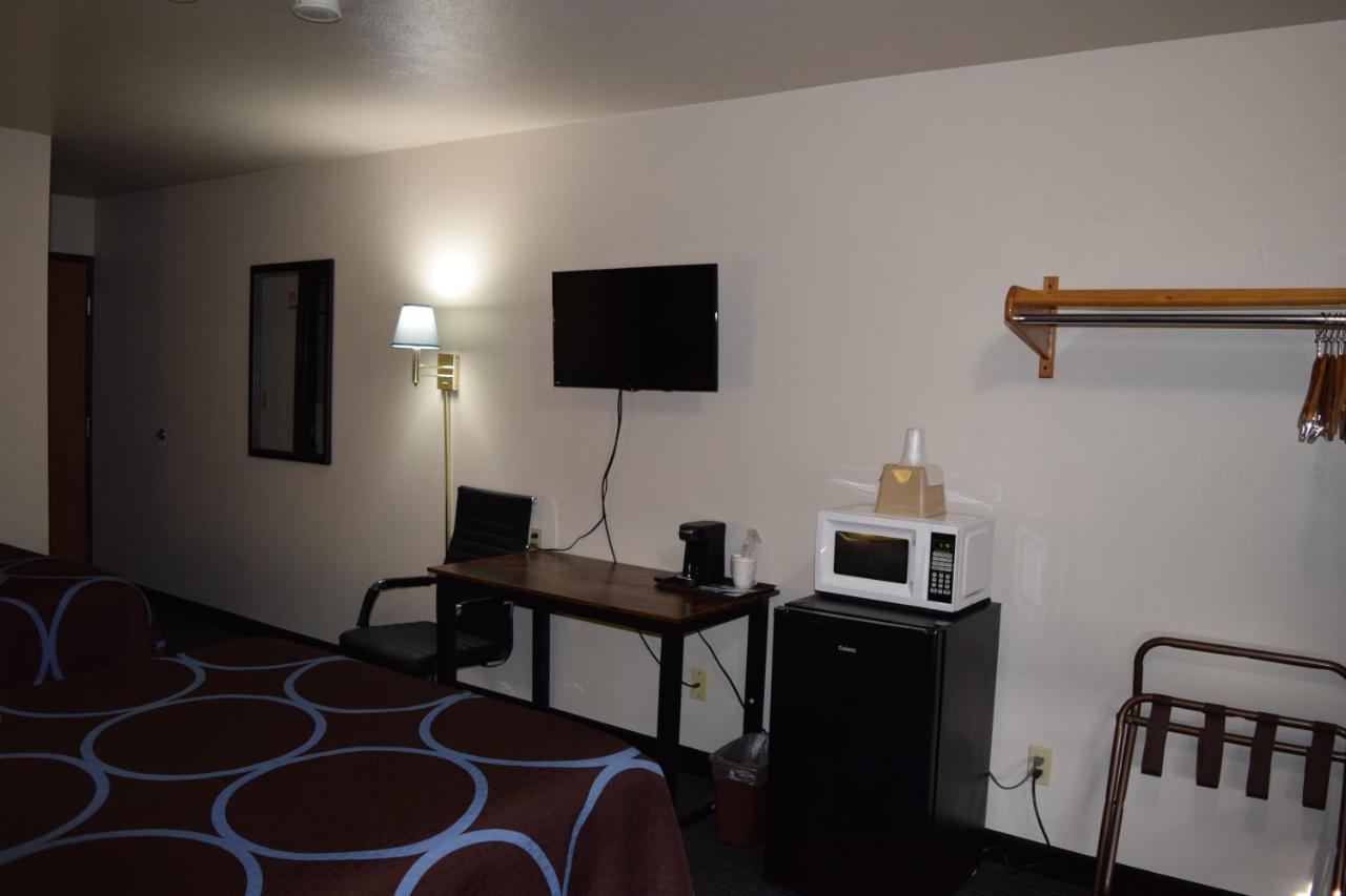 Amerivu Inn And Suites Shawano Wi Eksteriør bilde