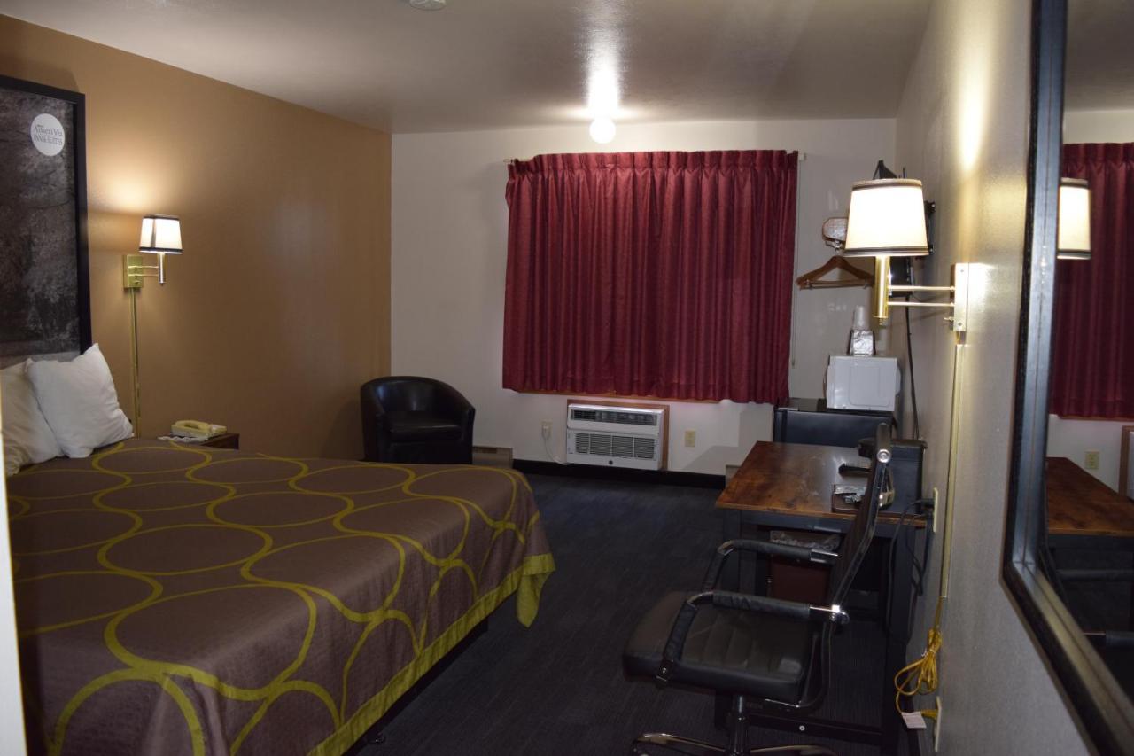 Amerivu Inn And Suites Shawano Wi Eksteriør bilde