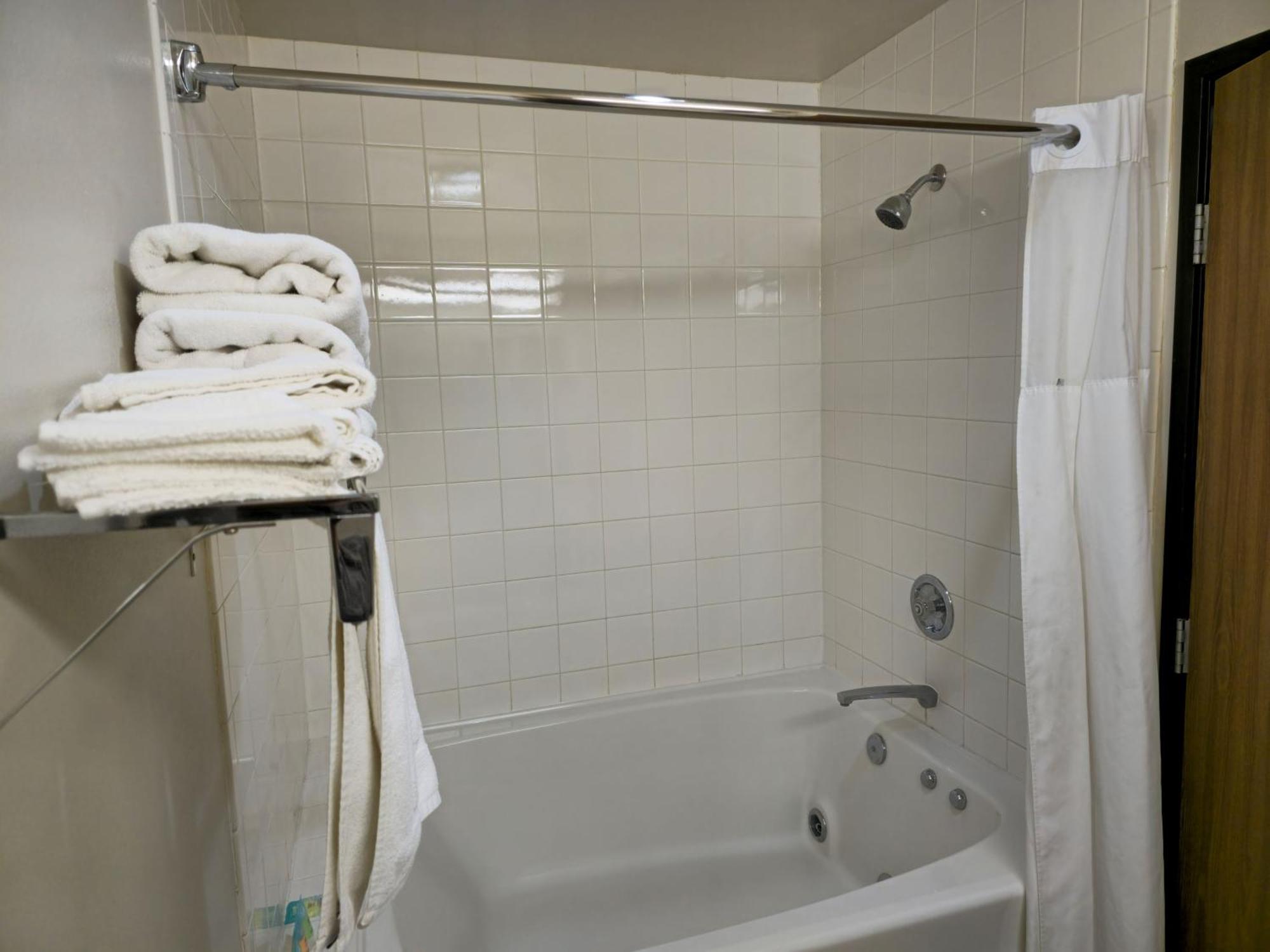 Amerivu Inn And Suites Shawano Wi Eksteriør bilde