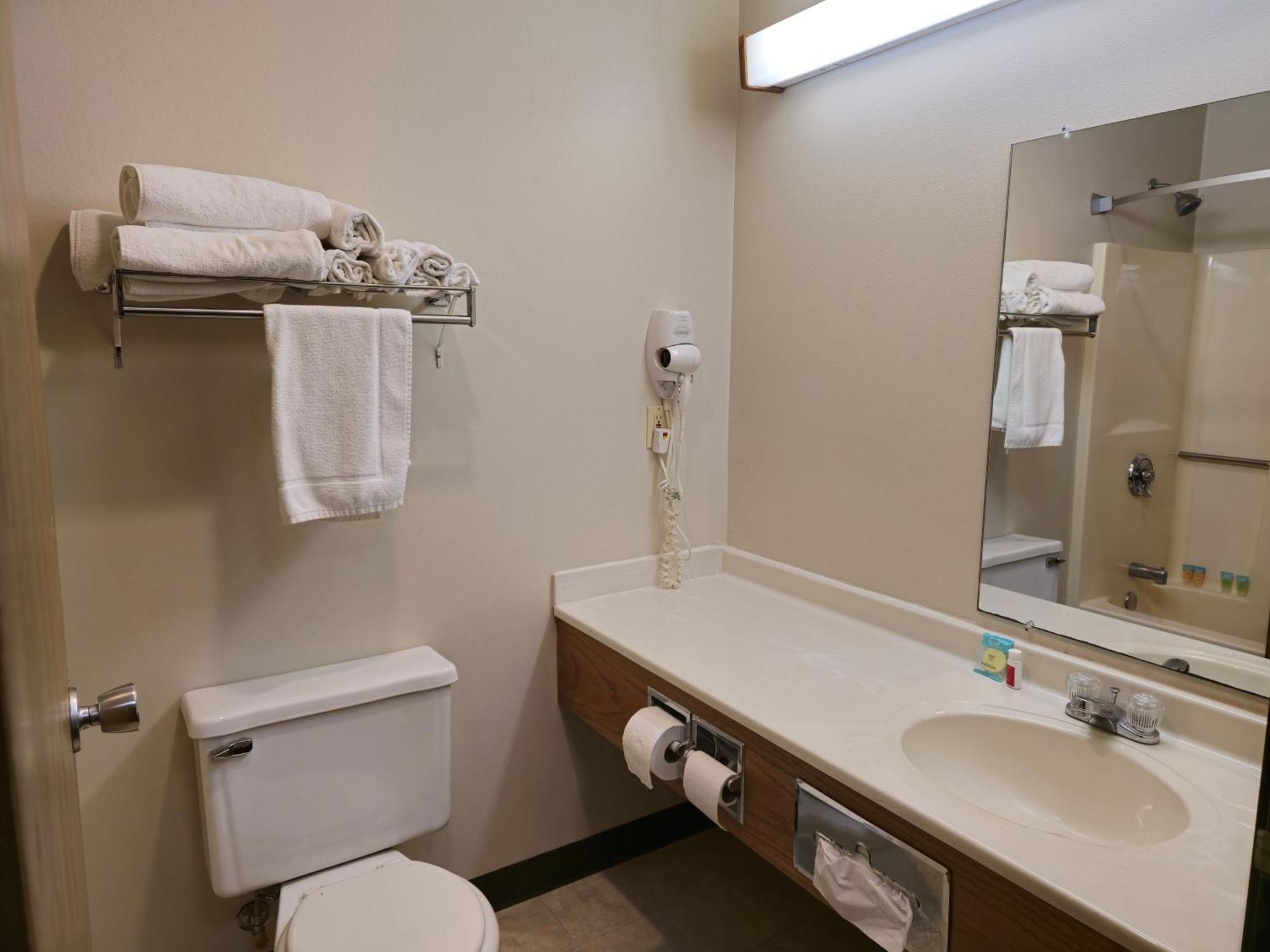 Amerivu Inn And Suites Shawano Wi Eksteriør bilde